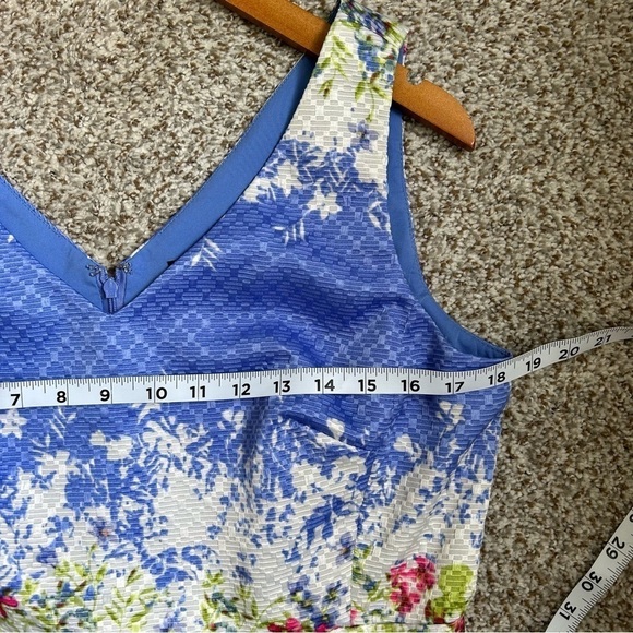 🦋 Tahari Blue Floral V-Neck Fit & Flare Sleeveless Mini Tea Dress Spring 10 - Picture 6 of 6